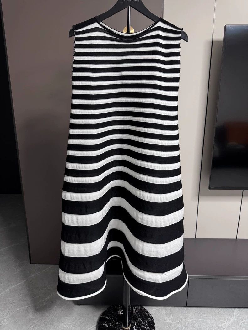 Issey Miyake Issey Miyake size:3 Black and white spring knitted striped Size S / US 4 / IT 40 - 1 Thumbnail
