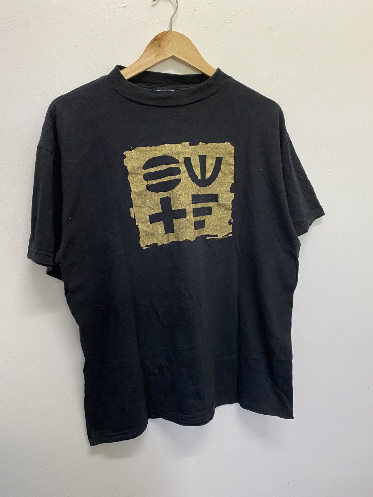 Band Tees × Vintage Vintage 90s Earth Wind & Fire Japan Tour Tee Size US L / EU 52-54 / 3 - 1 Thumbnail