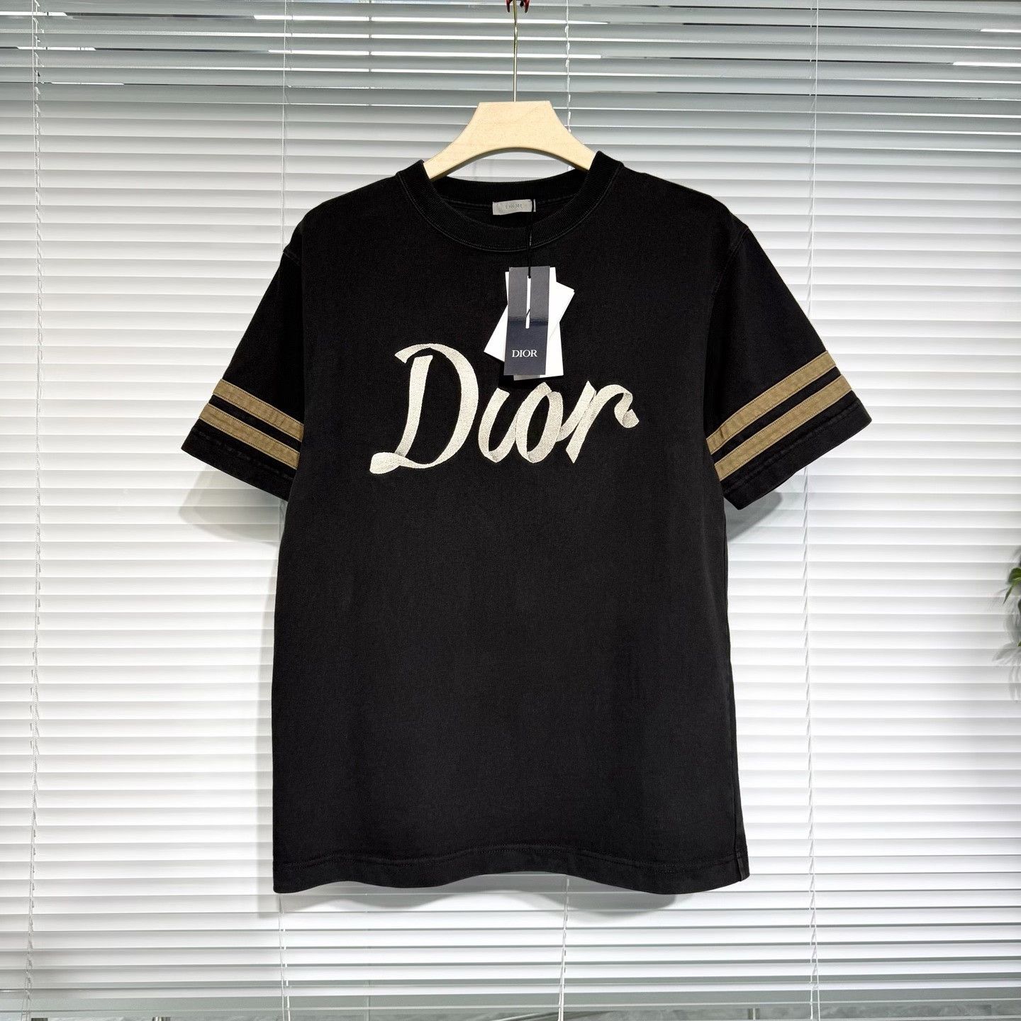 Dior Dior Short-Sleeve Embroidered Logo T-Shirt Size US S / EU 44-46 / 1 - 1 Thumbnail
