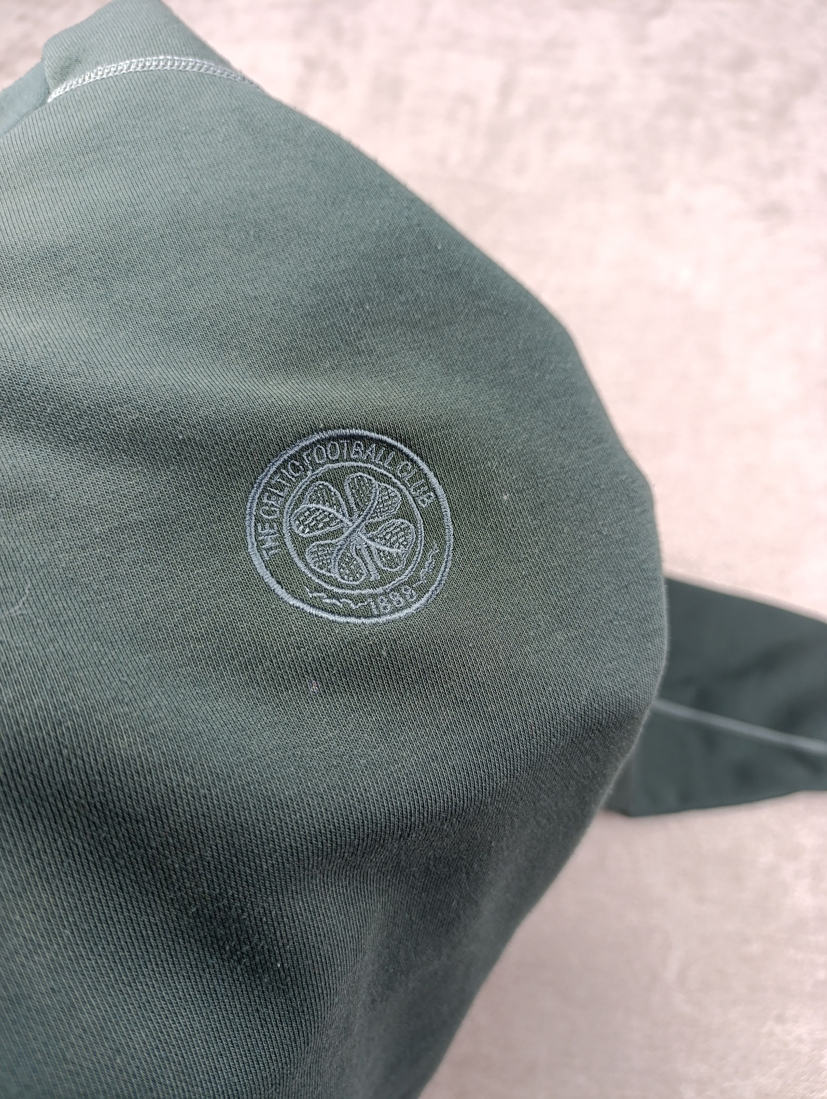 Umbro Umbro Celtic 2000s Vintage Football Jumper Sweatshirt Size US L / EU 52-54 / 3 - 7 Thumbnail
