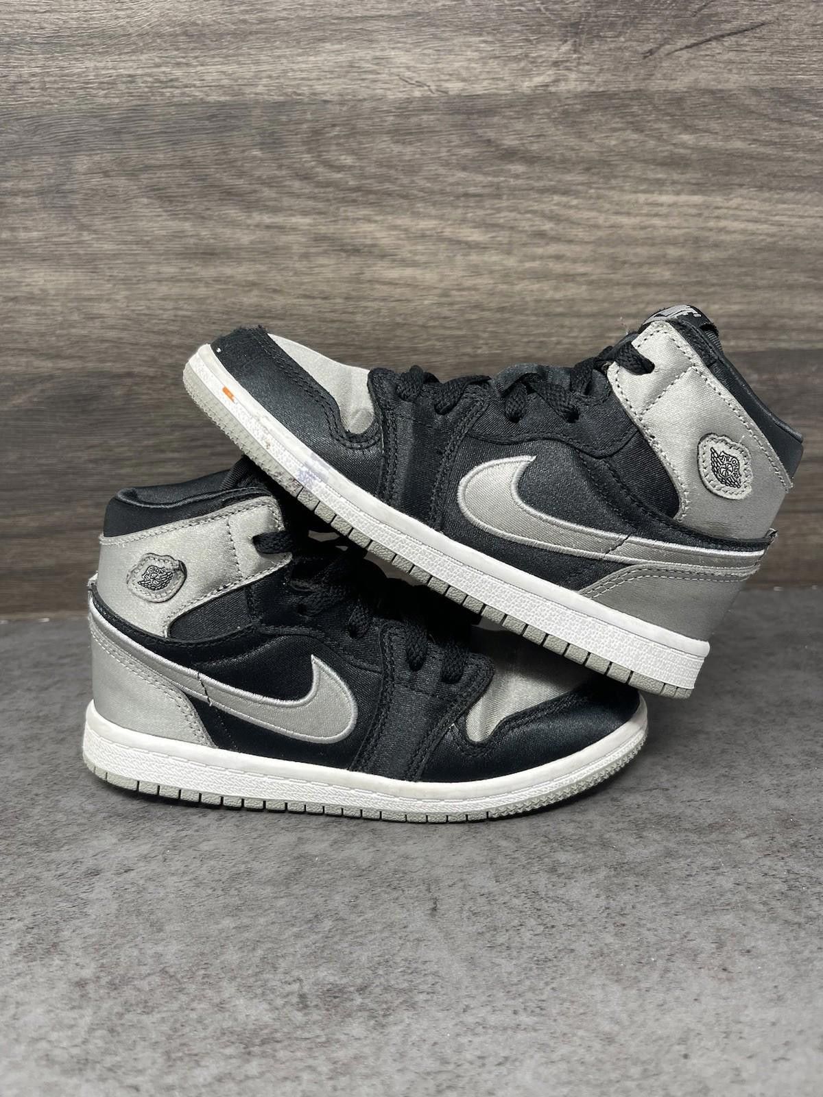 Jordan Brand Air Jordan 1 Satin Shadow PS Kids Size 10C Silver Black Size US 5 / EU 37 - 1 Thumbnail