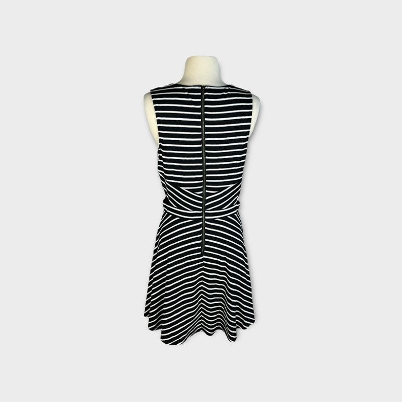 Target Basics Xhilaration | Cutout dress | Size Medium NWT Size M / US 6-8 / IT 42-44 - 5 Thumbnail
