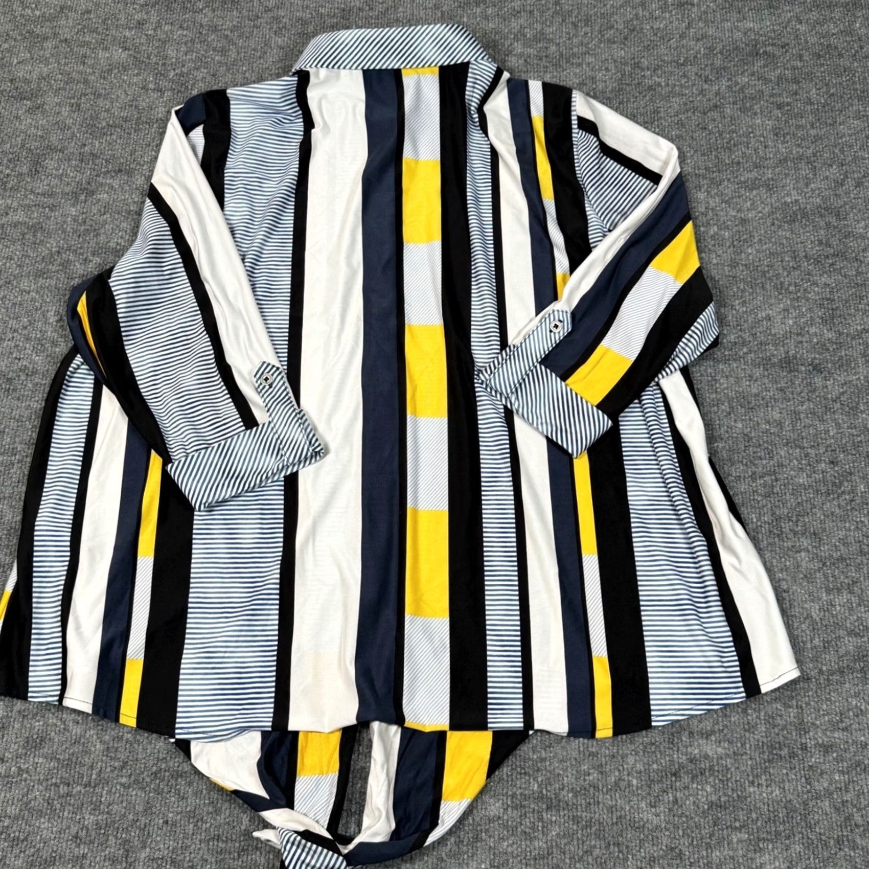 Vintage VINTAGE NYGARD Womens 2X Striped Geometric Print Button Front Shirt Roll Tab Sleeve Chic Size XXL / US 16-18 / IT 52-54 - 4 Thumbnail