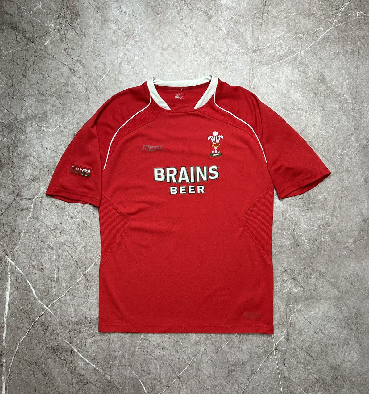 Vintage Vintage Reebok Wales Rugby Jersey 2000s Size US L / EU 52-54 / 3 - 1 Thumbnail
