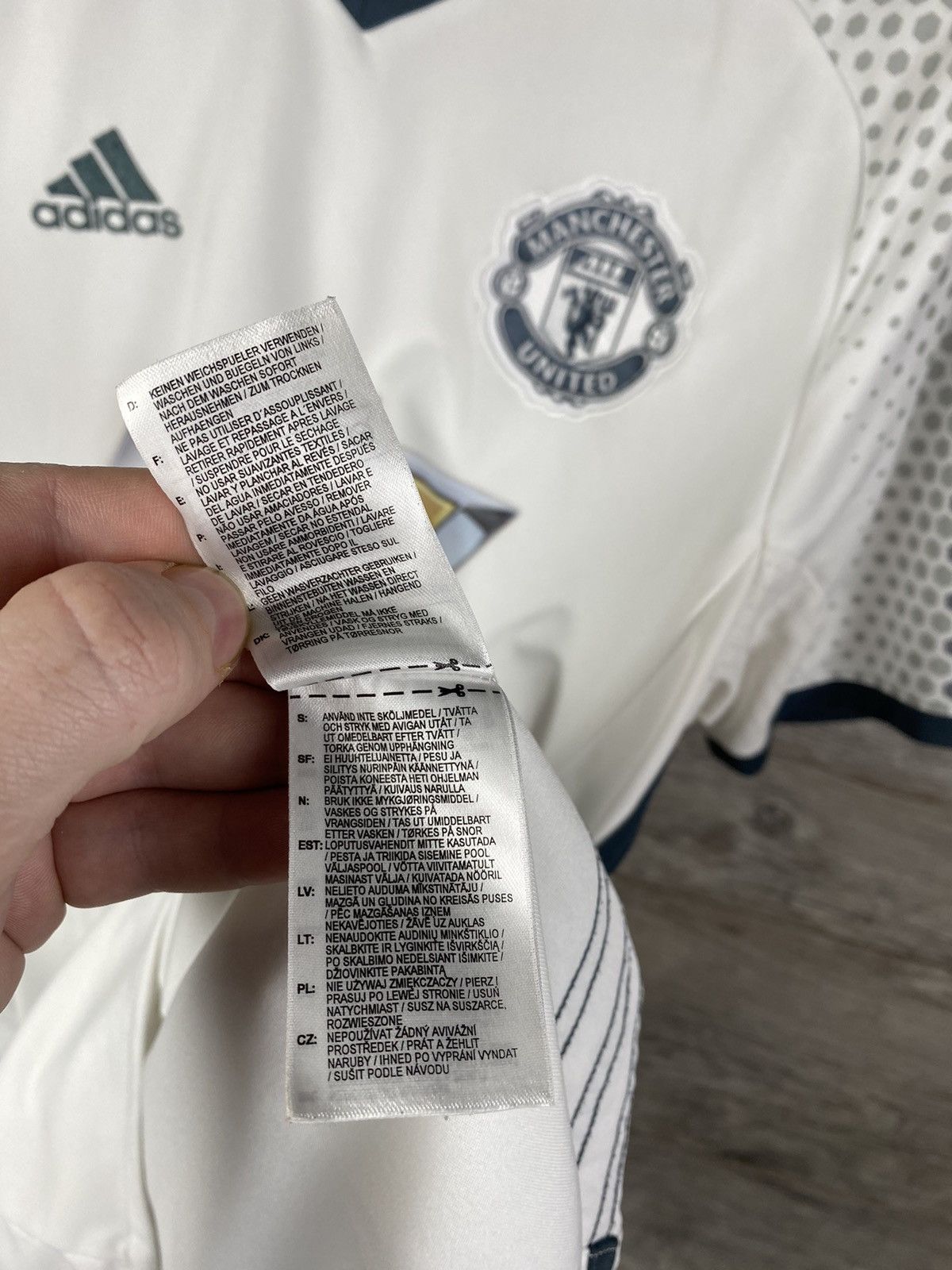 Adidas White Adidas Machester United size L football shirt Size US L / EU 52-54 / 3 - 11 Thumbnail