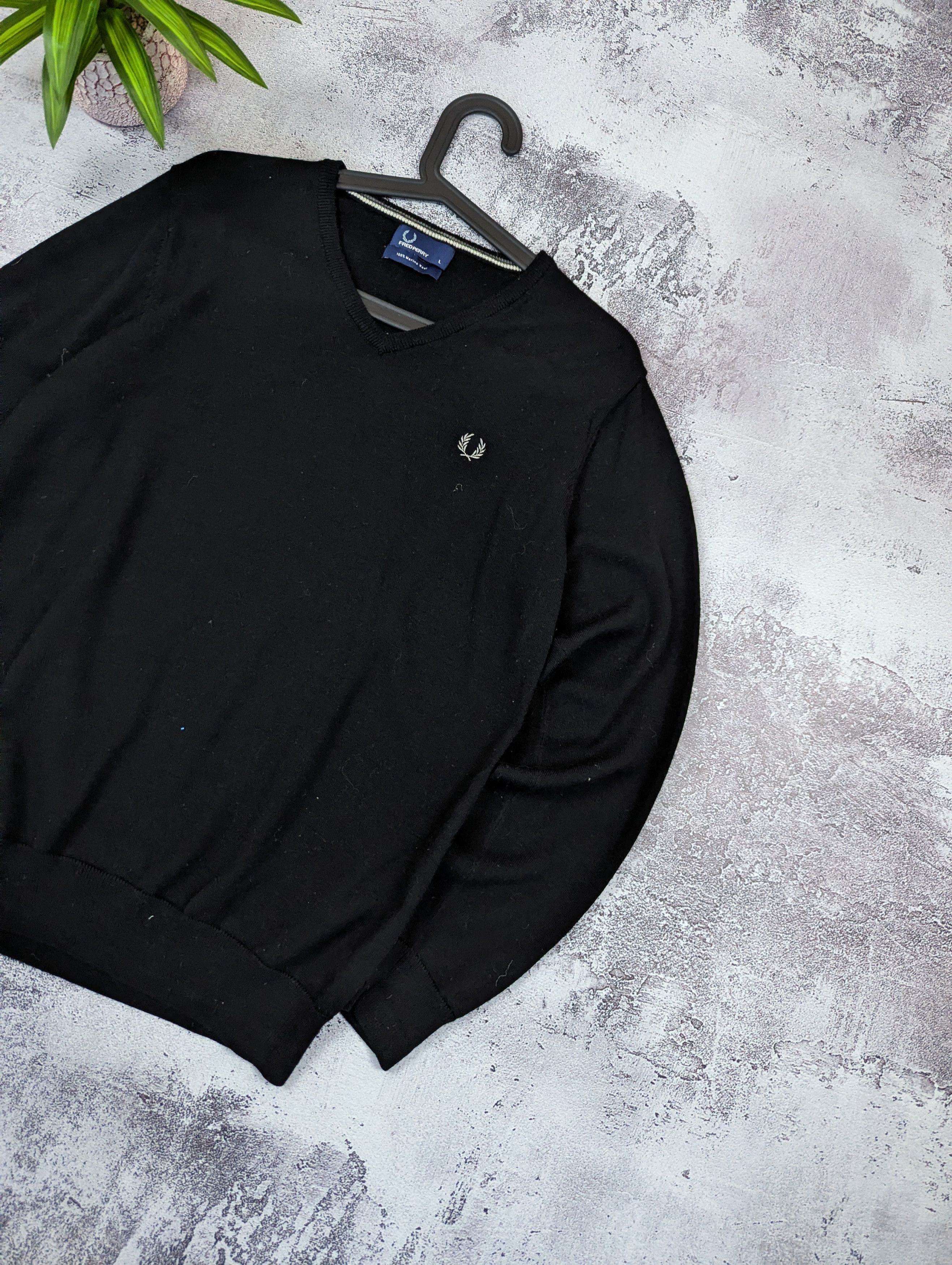 Fred Perry Fred Perry Merino Wool V Neck Sweater L Size US L / EU 52-54 / 3 - 7 Thumbnail