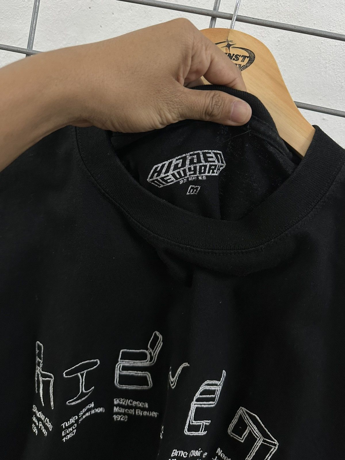 HIDDEN Rare And Beautiful Hidden NY Embroidered Chair Furniture Tee Size US M / EU 48-50 / 2 - 6 Thumbnail