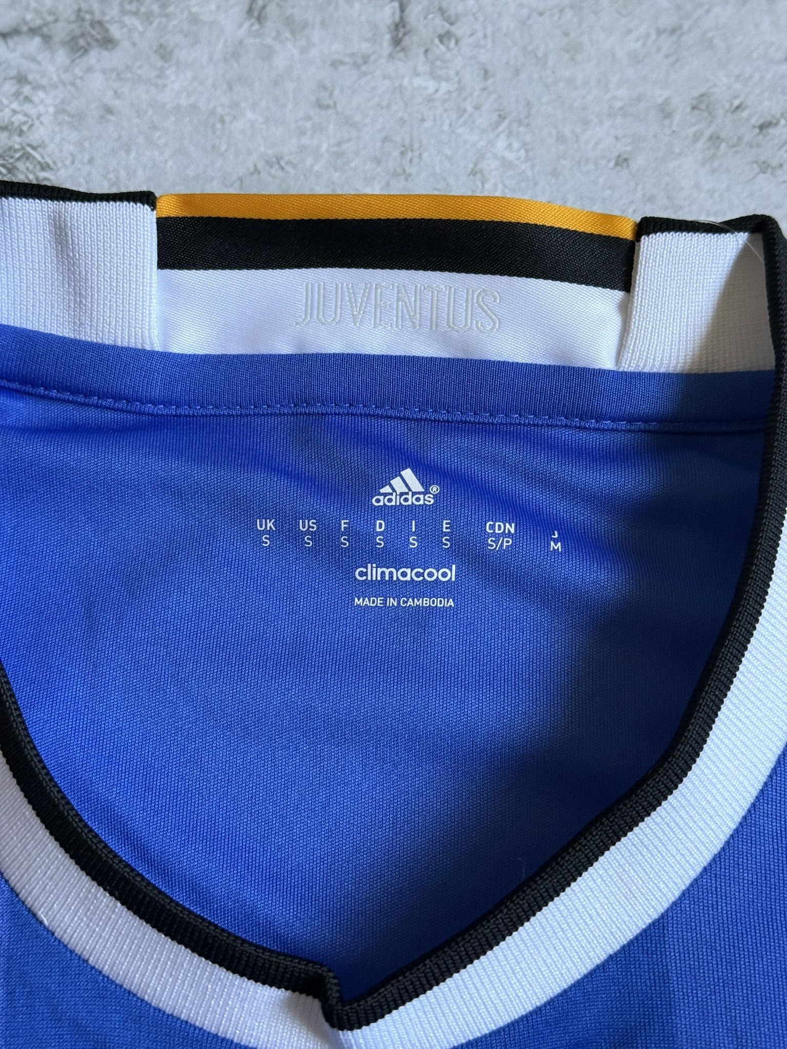 Adidas JUVENTUS 2016 2017 AWAY FOOTBALL SHIRT JERSEY MAGLIA S Size US S / EU 44-46 / 1 - 3 Thumbnail