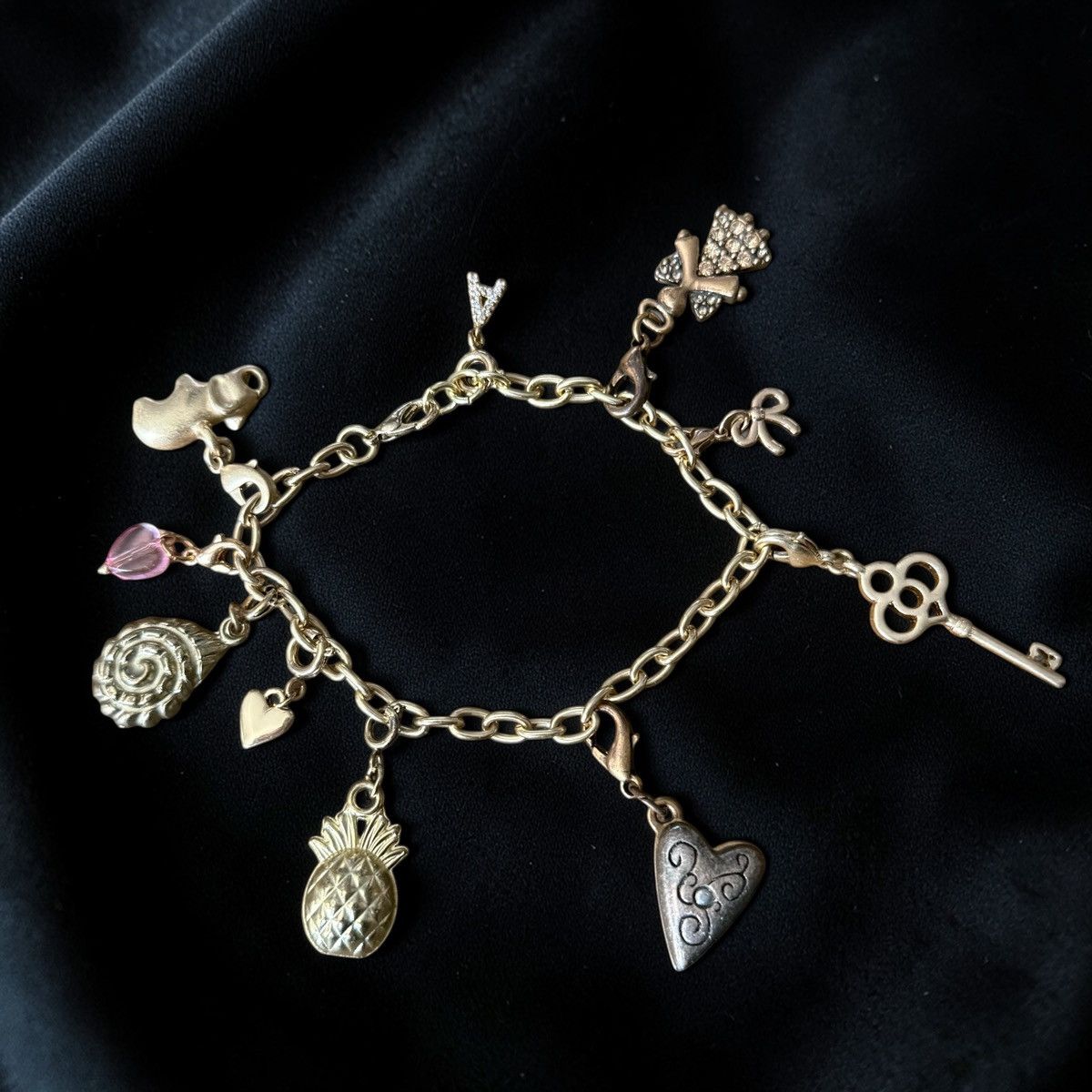 Other Gold tone charm bracelet Size ONE SIZE - 1 Thumbnail