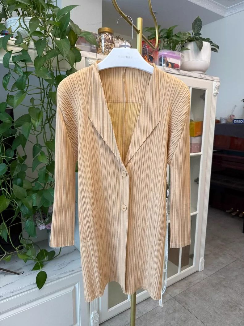 Issey Miyake Issey Miyake size:3 Beige cardigan Size XS / US 0-2 / IT 36-38 - 1 Thumbnail