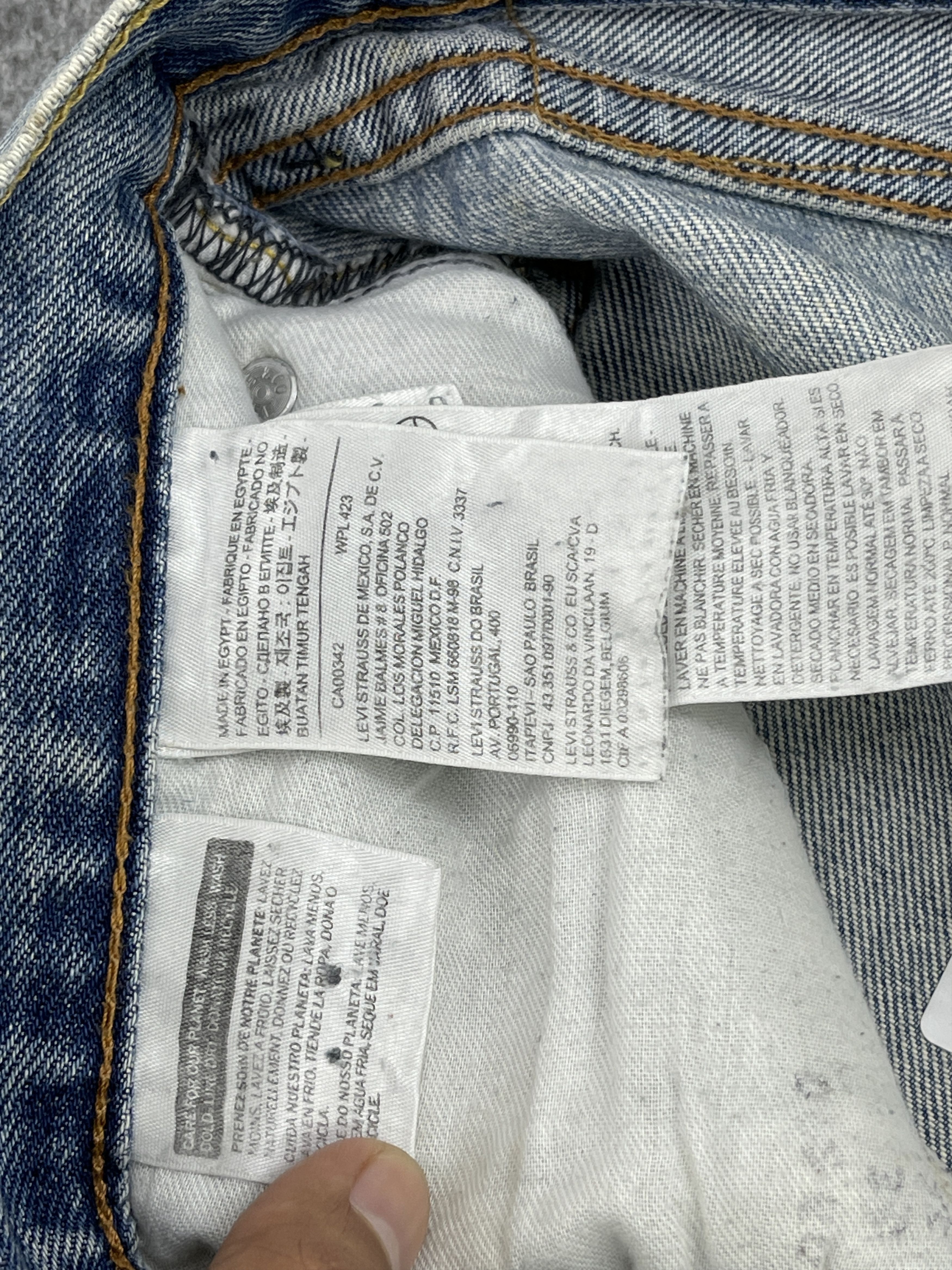 Levi's Vintage Distressed Levis 550 Light Wash Jeans DP2501 Size US 35 - 9 Thumbnail
