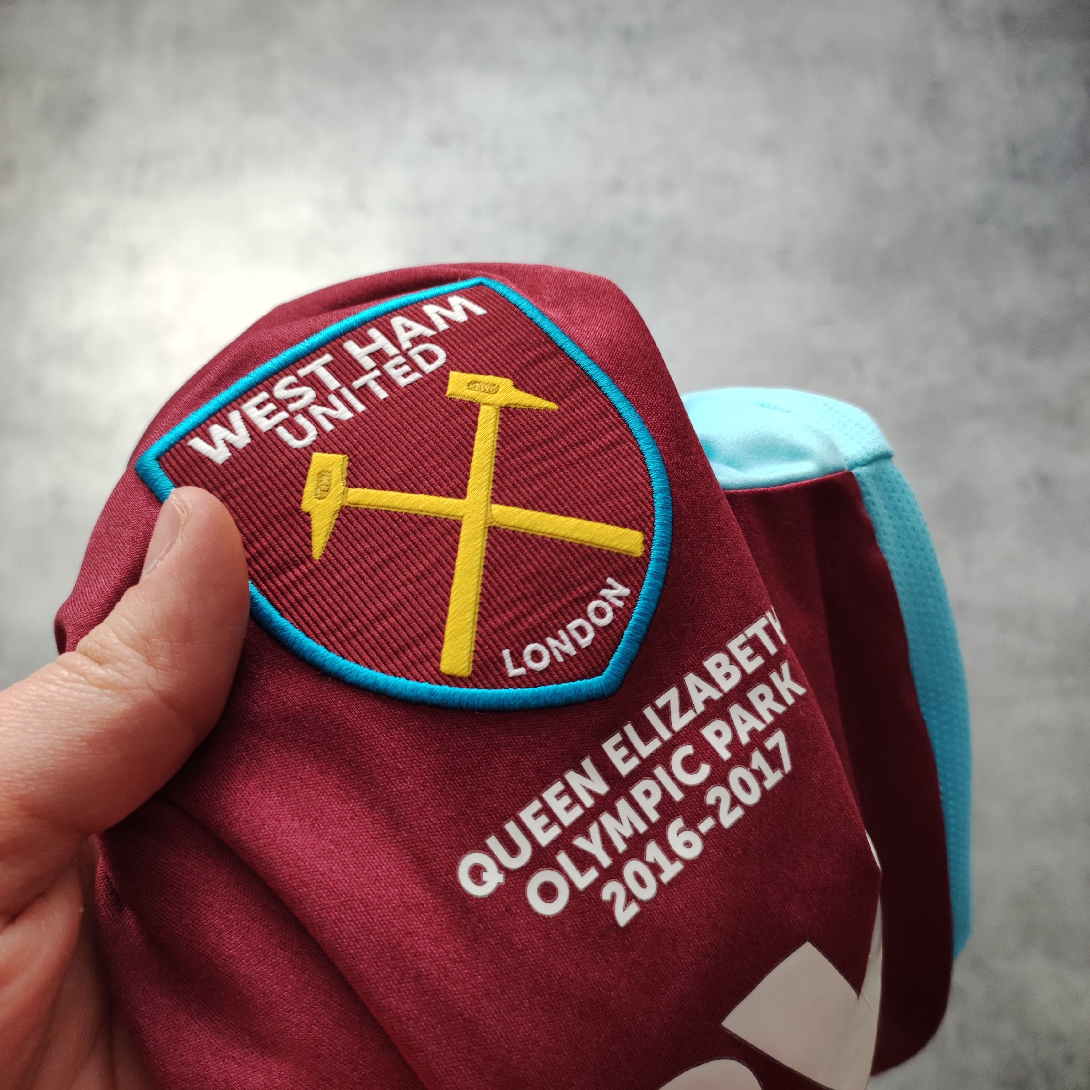 Vintage RARE Vintage West Ham United 2016 Home Umbro Jersey Size US S / EU 44-46 / 1 - 5 Thumbnail