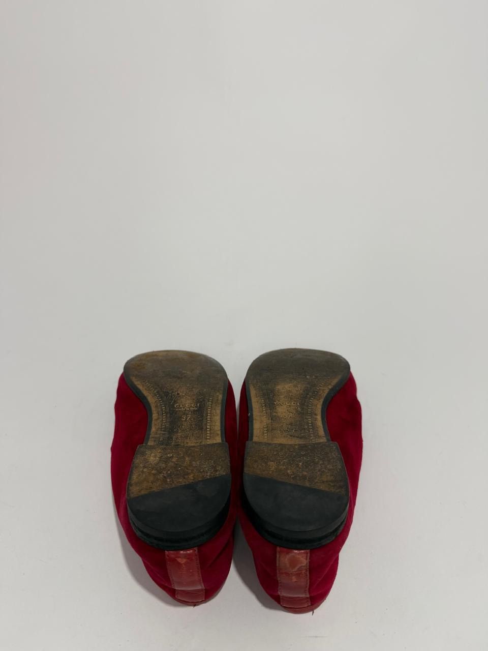 Gucci Gucci Red Velvet Jordaan Horsebit Loafers Size 37 Size US 7 / IT 37 - 8 Thumbnail