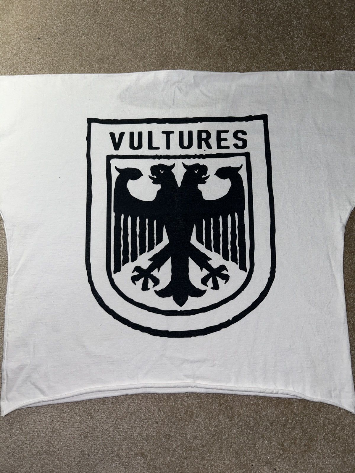 Kanye West × Yeezy Vultures T Shirt Size US S / EU 44-46 / 1 - 2 Thumbnail