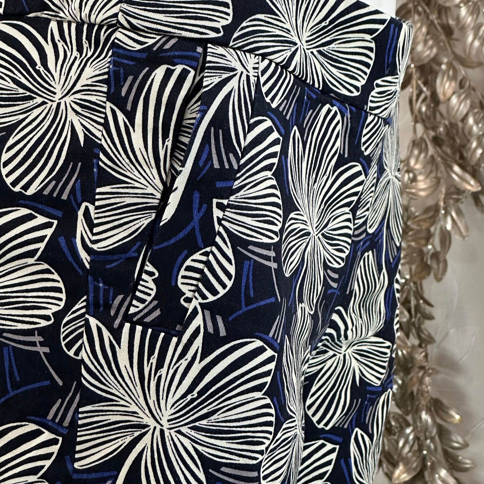 J.Crew J.Crew Women’s Size 6 Navy White Floral Shorts Cotton Resort Size 28" / US 6 / IT 42 - 5 Thumbnail