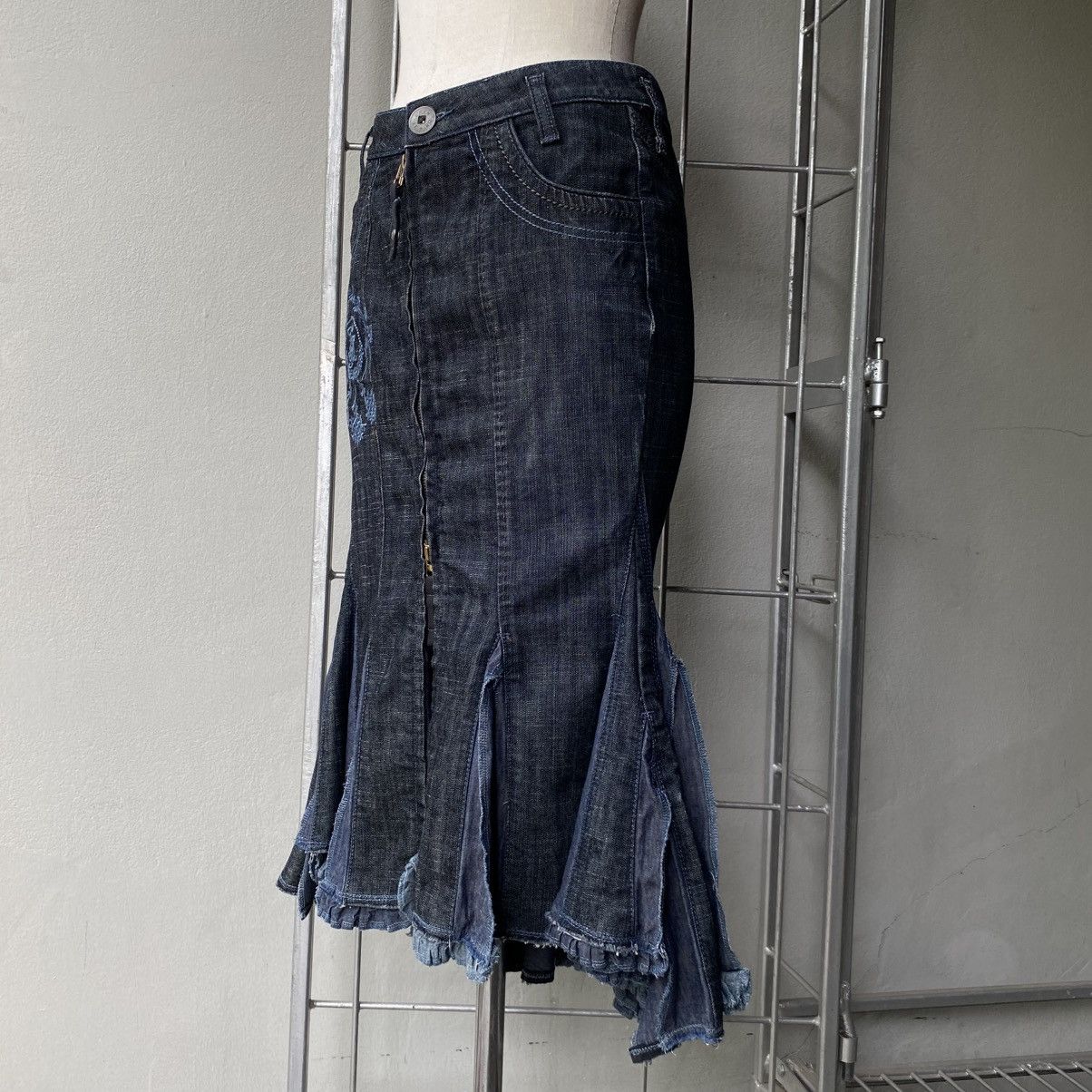 Marithe + Francois Girbaud Marithe + Francois Girbaud F/W 2005 denim skirt runway piece Size 27" / US 4 / IT 40 - 19 Thumbnail