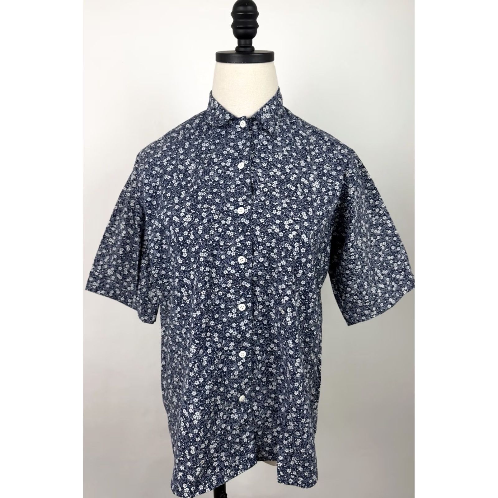 Vintage VINTAGE Woolrich Womens Small Blue Floral Button-Up Shirt Size S / US 4 / IT 40 - 2 Thumbnail