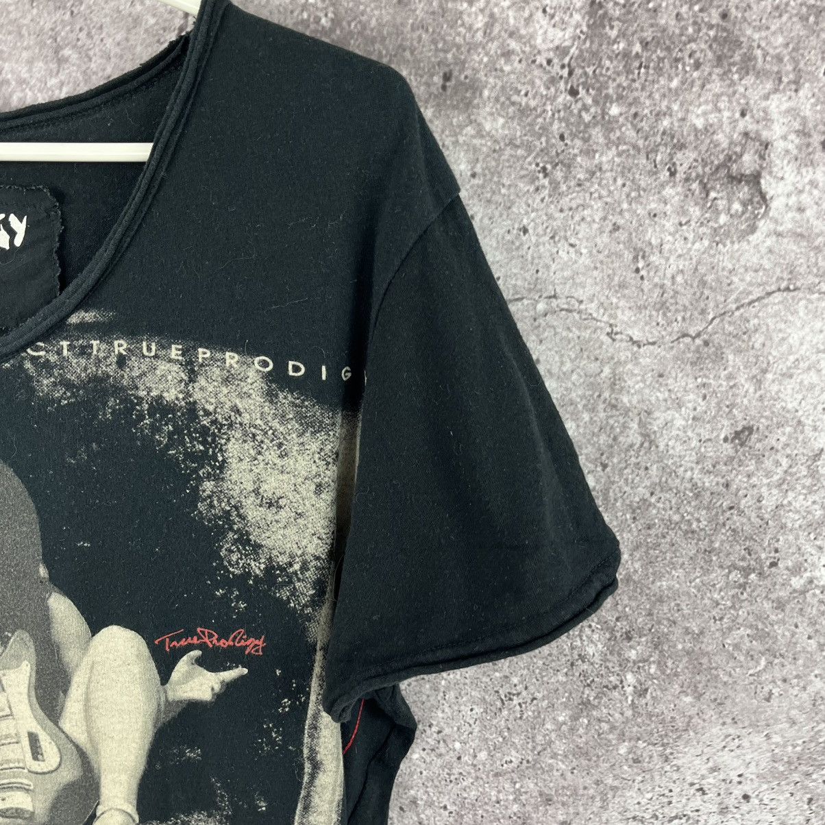 Band Tees Vtg True Prodigy Rock Band T-Shirt V-Neck Big Logo Size M Size US M / EU 48-50 / 2 - 5 Thumbnail