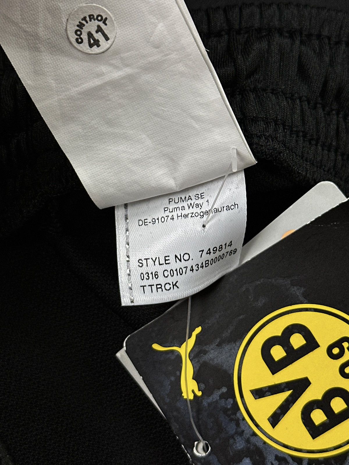 Puma NWT🏷️ Puma Borussia Dortmund Football Soccer Shorts DryCell Size US 36 / EU 52 - 14 Thumbnail