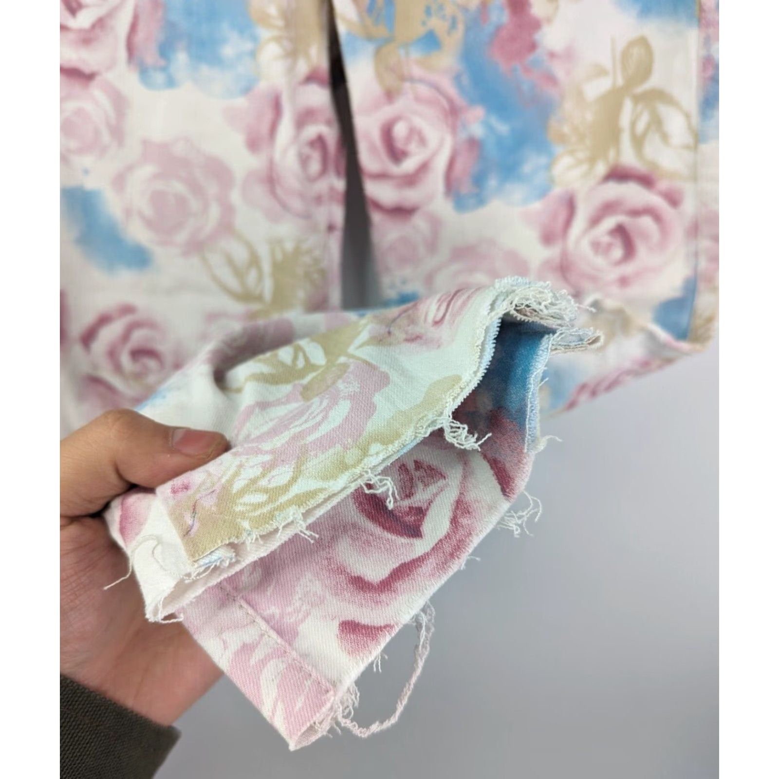 Guess G by Guess Jeans White Blue Pink Rose Floral High Rise Skinny Raw Hem Size 27 Size 27" / US 4 / IT 40 - 3 Thumbnail