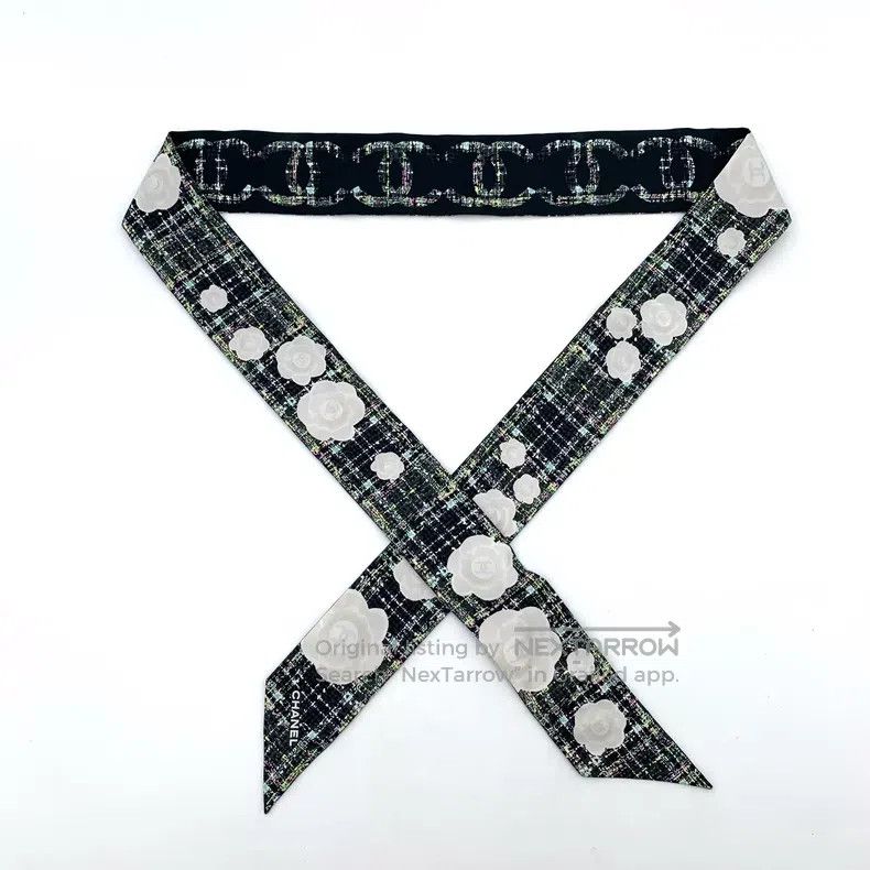 Chanel Chanel Dark green camelia printed silk scarf Size ONE SIZE - 1 Thumbnail