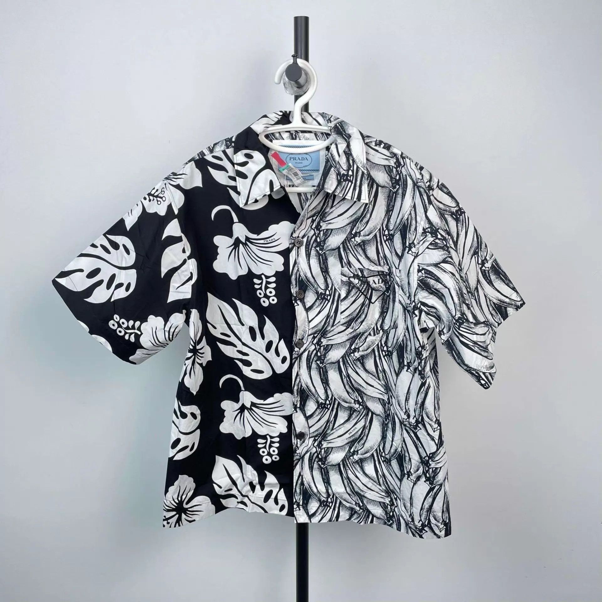 Prada Prada Floral Black/White Colorblock Short Sleeve S Size US S / EU 44-46 / 1 - 1 Thumbnail