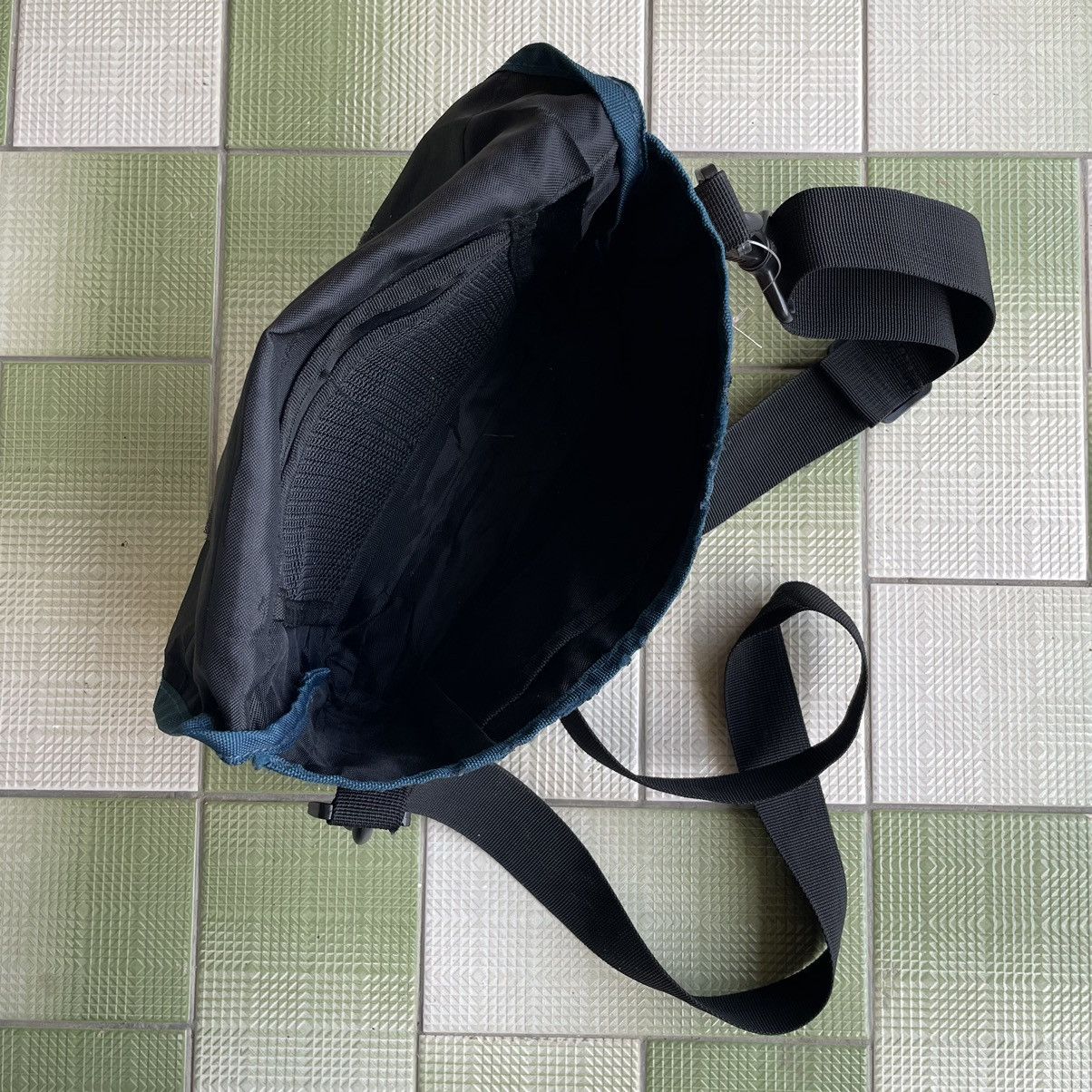 Japanese Brand 🔥 RARE MULTI COLOUR CORDURA FABRIC CROSSBODY Size ONE SIZE - 11 Thumbnail