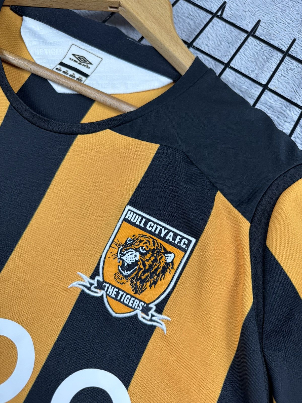 Umbro × Vintage Vintage Hull City AFC 2008/09 Umbro Jersey XL size Size US XL / EU 56 / 4 - 10 Thumbnail