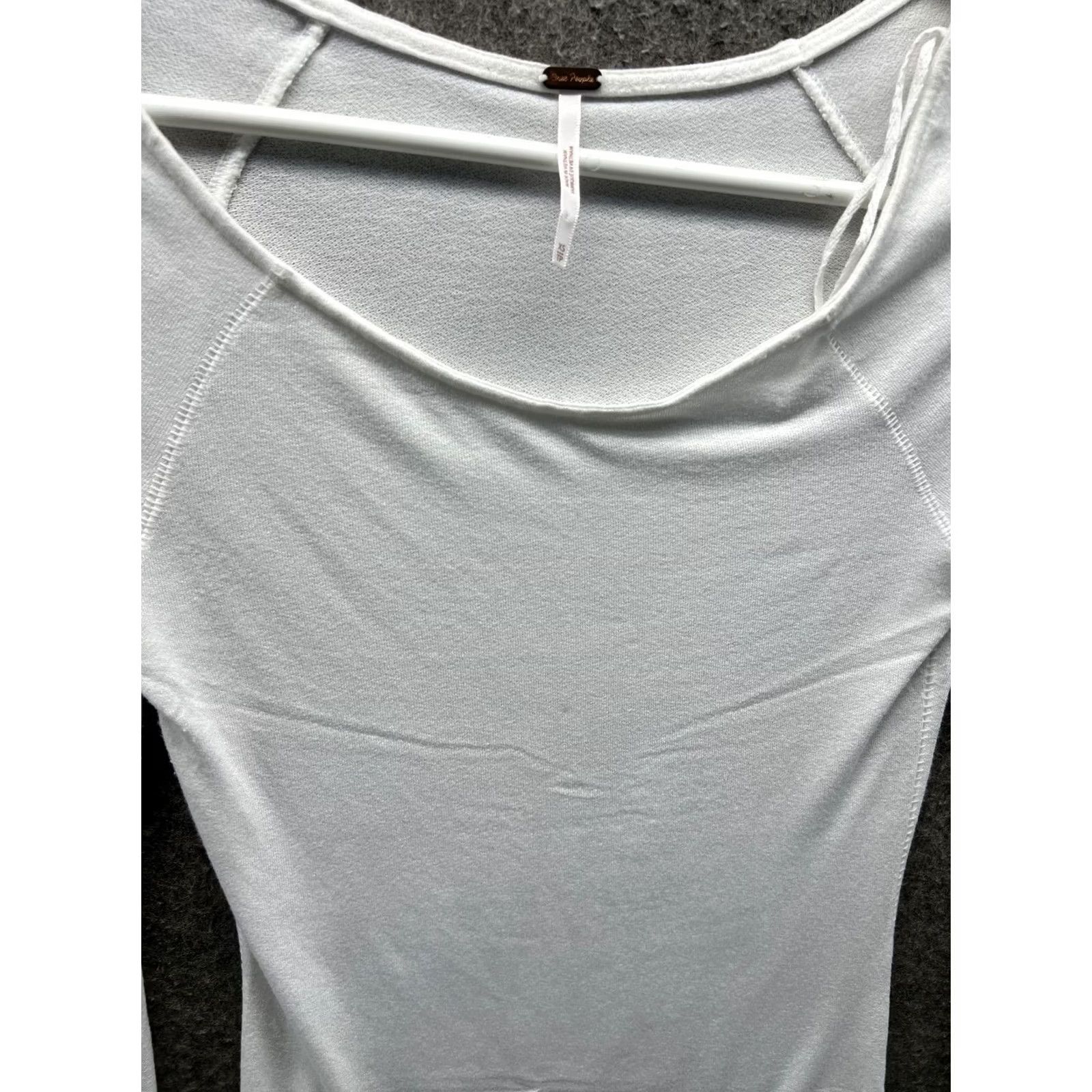 Free People VINTAGE? No. Free People Shirt Womens XS White Scoop Neck Long Balloon Sleeve Jersey Top Size XS / US 0-2 / IT 36-38 - 6 Thumbnail