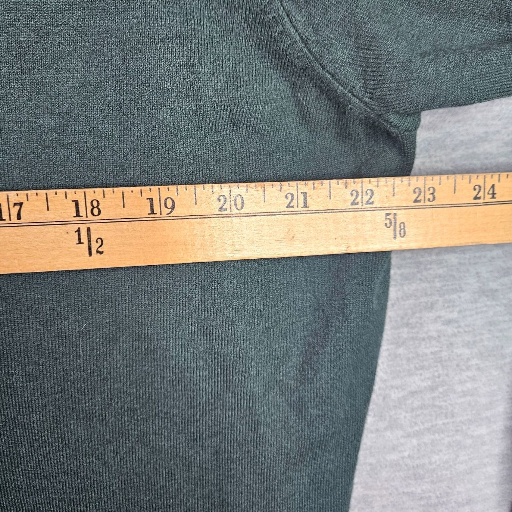 Vintage Adrienne Vittadini Women's 1X V-Neck Stud Green Long Sleeve Knit Pullover Sweater Size XL / US 12-14 / IT 48-50 - 4 Thumbnail