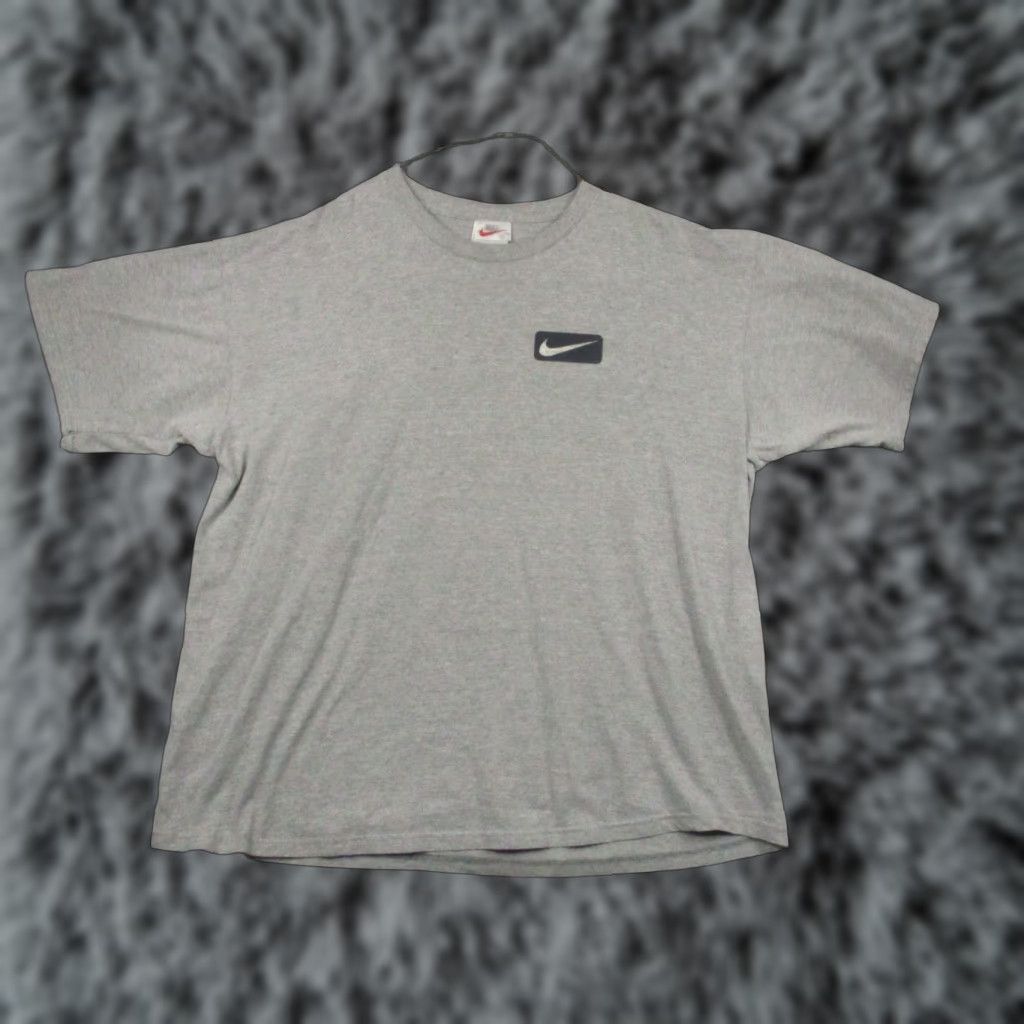 Nike VINTAGE Nike Shirt Mens XL Gray Swoosh Graphic Tee 90s 1996 Nike Swoosh Logo T-Shirt Mens Large Graphic Print Short Sleeve Crew Neck Cotton Polyester Size US L / EU 52-54 / 3 - 1 Thumbnail