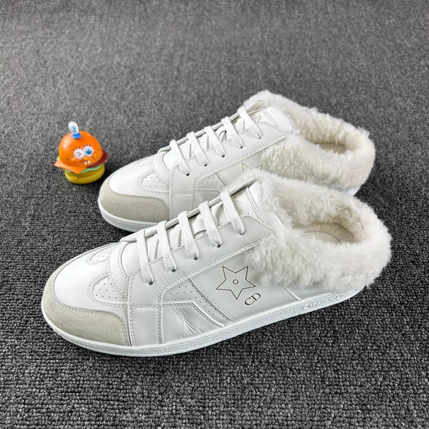 Dior Dior White Star Shearling Lining Slide 38.5 HB6516 Size US 8 / IT 38 - 1 Thumbnail