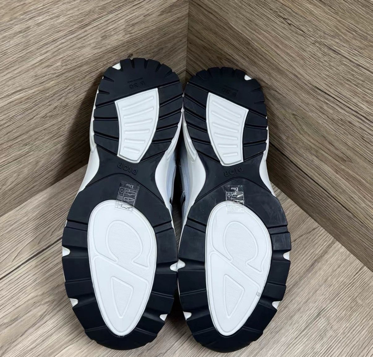Dior Dior B30 White and Light Blue Sneakers J41 Size US 10 / EU 43 - 5 Thumbnail