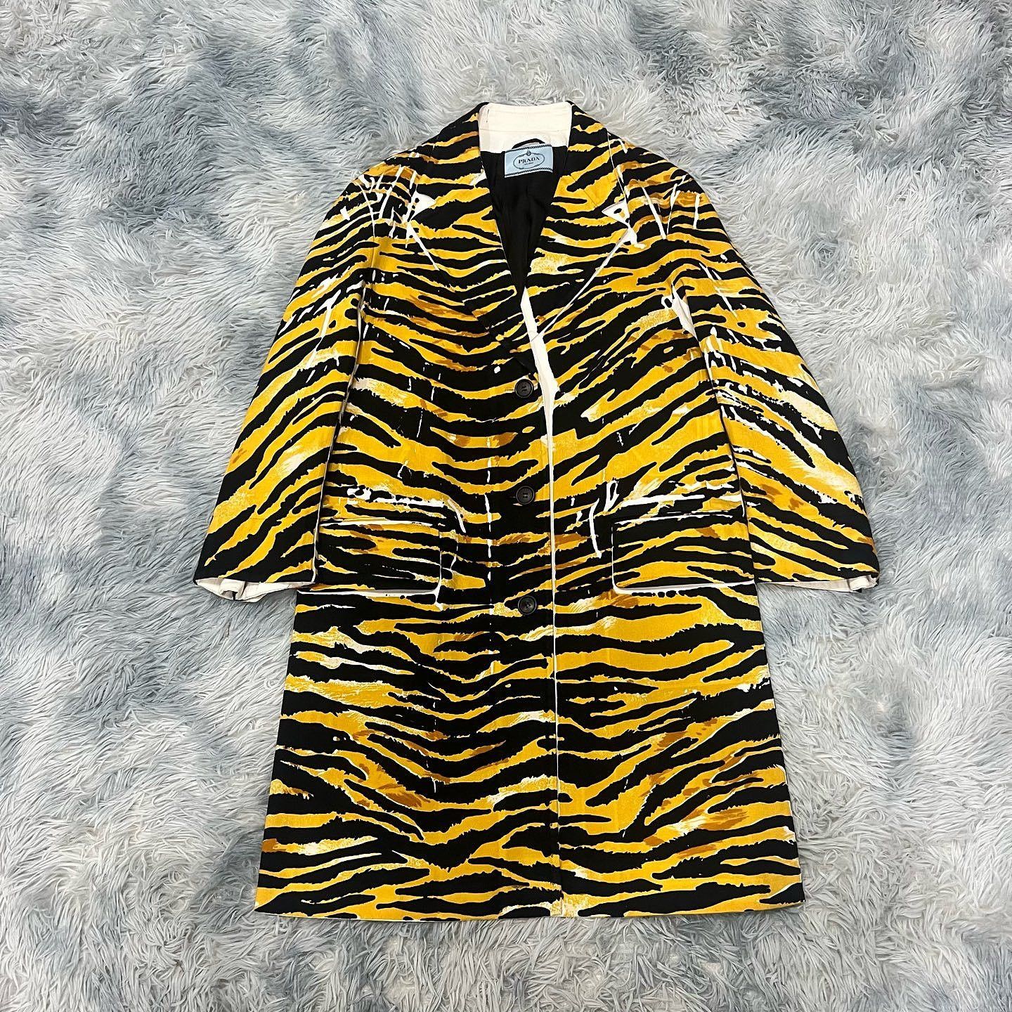Prada Prada Tiger Print Graphic Patch Coat Size 40 Size S / US 4 / IT 40 - 1 Thumbnail