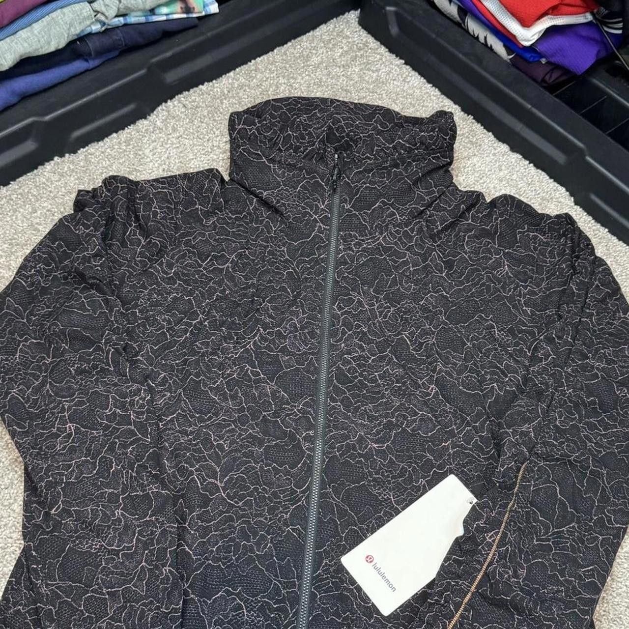 Lululemon NWT Lululemon Gather Me Slightly Windbreaker Jacket Size L / US 10 / IT 46 - 2 Thumbnail