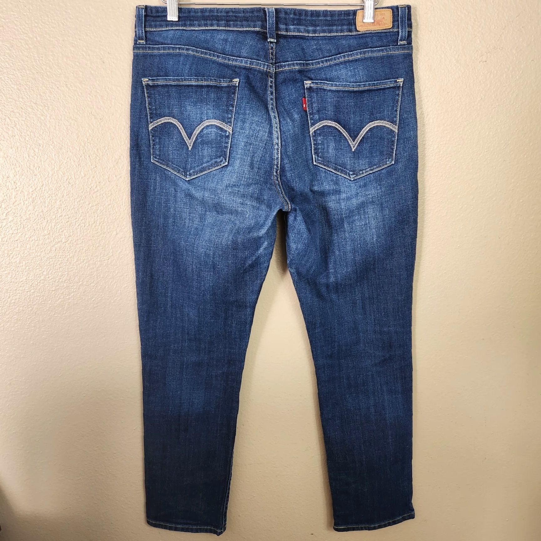 Levi's **Levi's Curvy Women's Medium Wash Denim Jeans Size 14** User: Levi's Curvy Women's Medium Wash Denim Jeans Size 14 Size 36" / US 14 / IT 50 - 5 Thumbnail