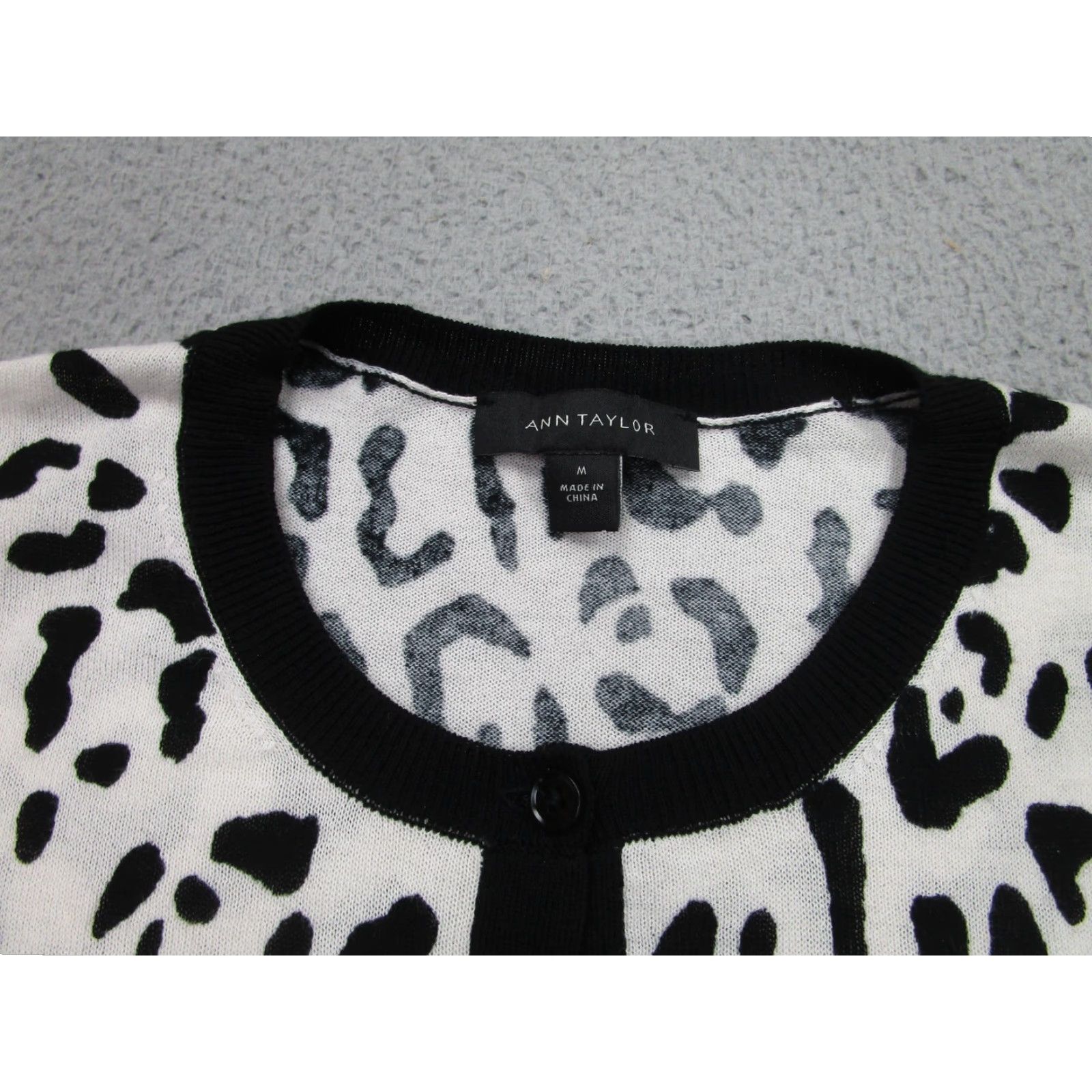 Ann Taylor VINTAGE Ann Taylor Cardigan Sweater Womens M White Leopard Print Crewneck Academia y2k Size M / US 6-8 / IT 42-44 - 2 Thumbnail