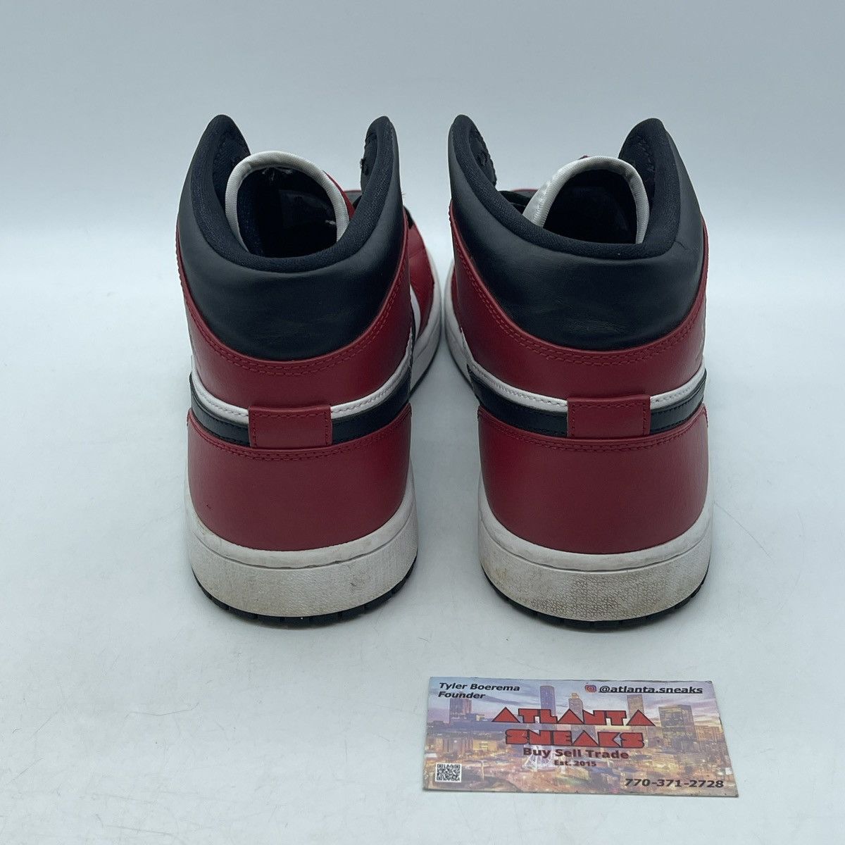Jordan Brand Air Jordan 1 mid Chicago black toe Size US 9.5 / EU 42-43 - 3 Thumbnail