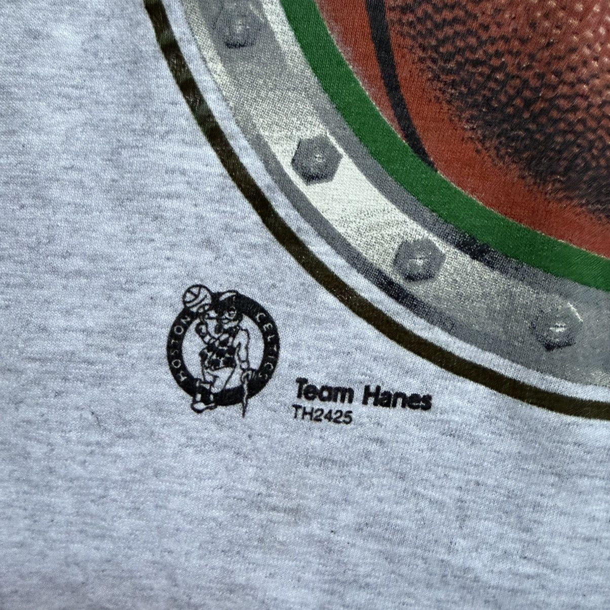 Vintage Vintage 90s Team Hanes Boston Celtics Tee Size US M / EU 48-50 / 2 - 5 Thumbnail