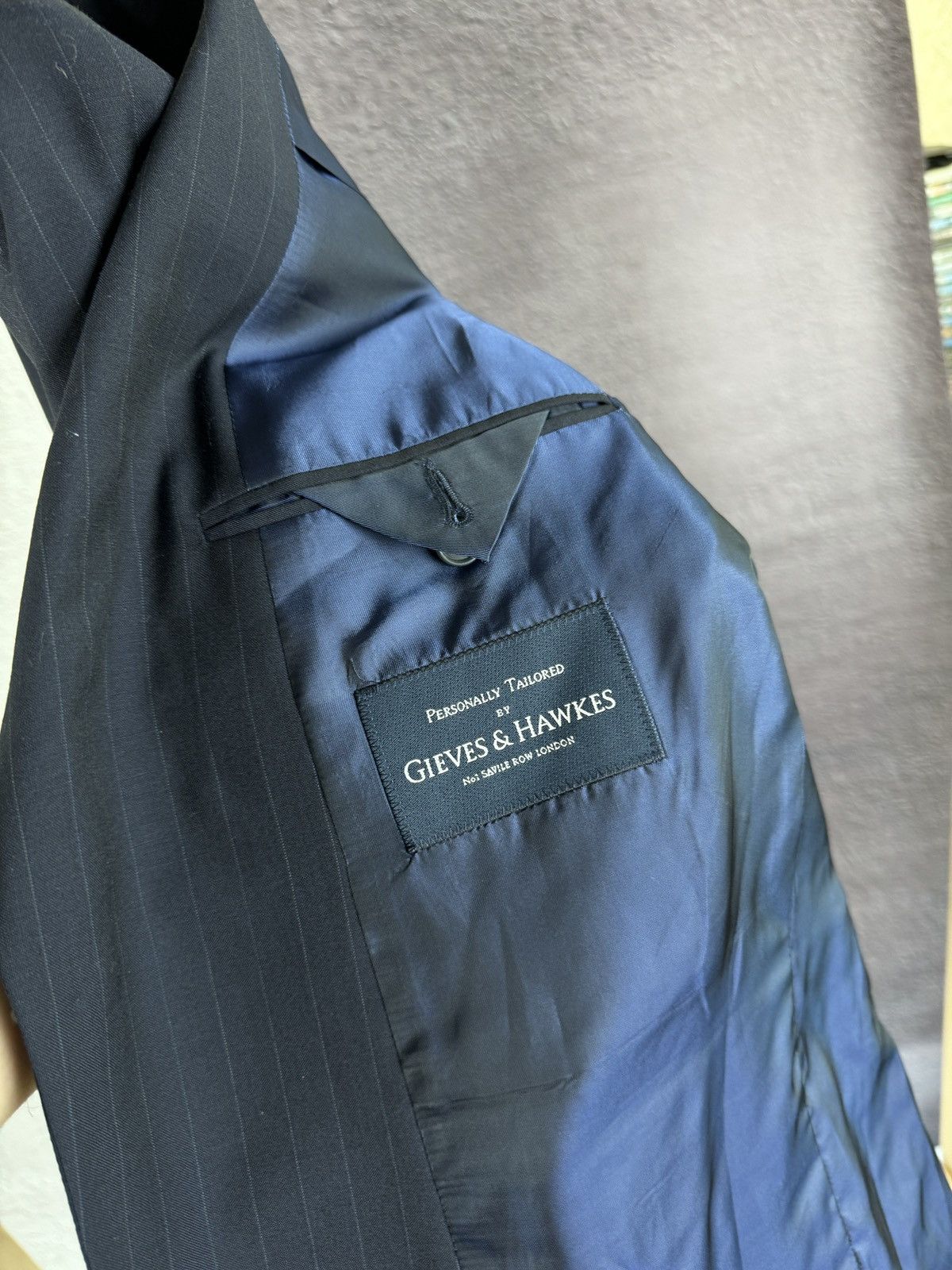 Gieves & Hawkes Gieves & Hawkes Saville Row navy striped wool suit 2 button Size 46R - 12 Thumbnail