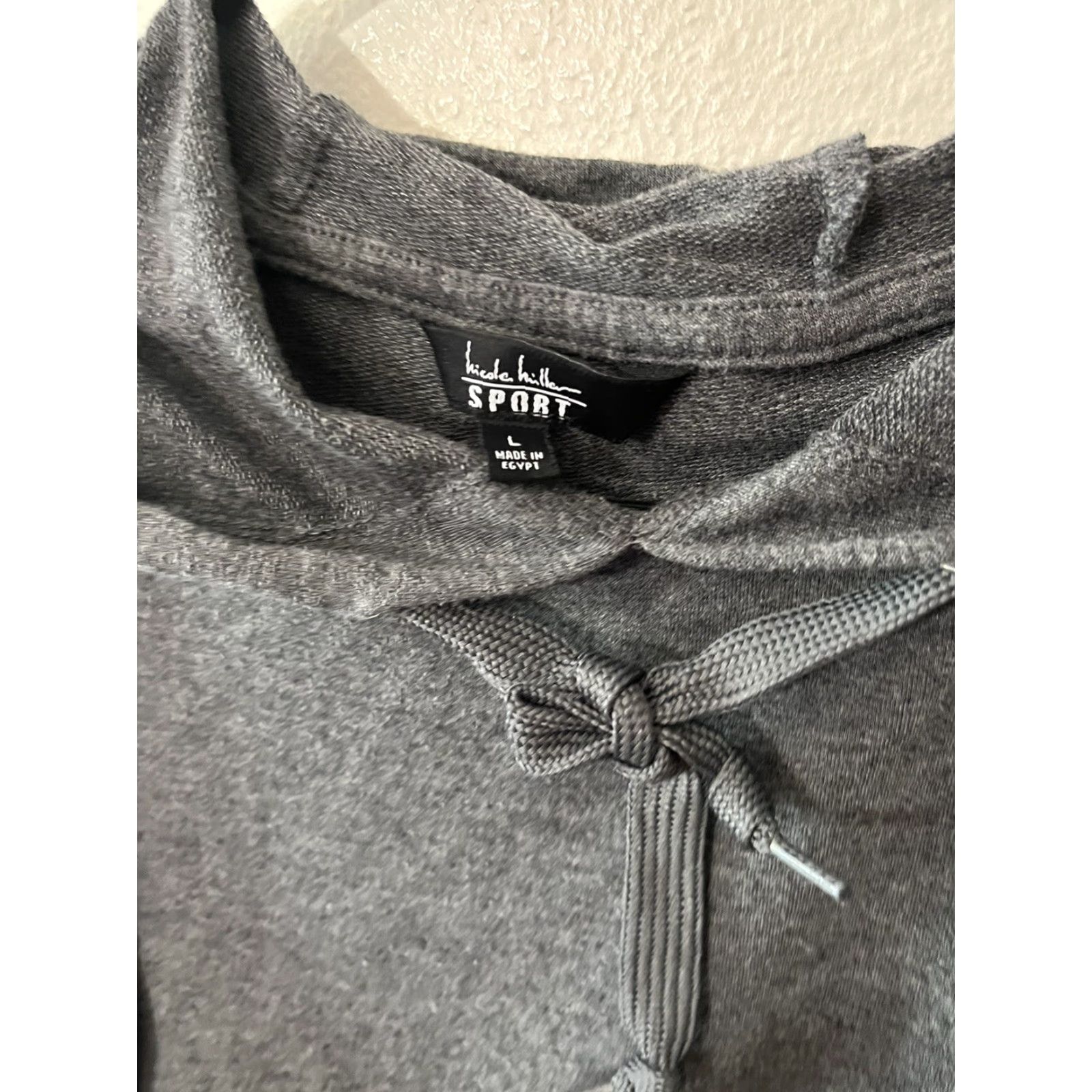 Nicole Miller NICOLE MILLER NEW YORK Active Womens Hoodie Size L Cropped Gray Thumb Holes Pullover Hooded Logo Athletic Modern City Outdoor Sports Size L / US 10 / IT 46 - 3 Thumbnail