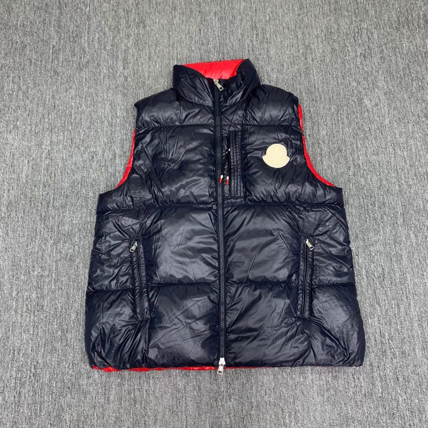 Moncler Moncler navy big logo down vest US4 95 new Size US XL / EU 56 / 4 - 1 Thumbnail