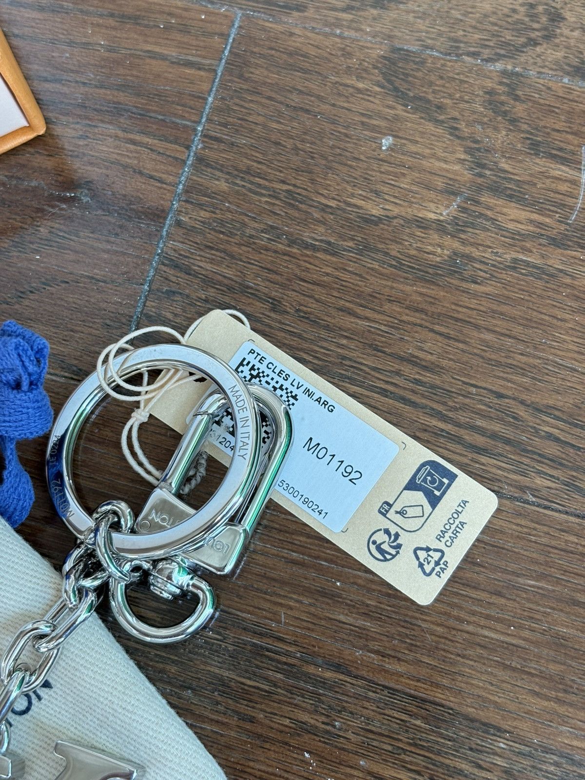 Louis Vuitton Louis Vuitton LV Initials Logo Keychain Charm Size ONE SIZE - 7 Thumbnail