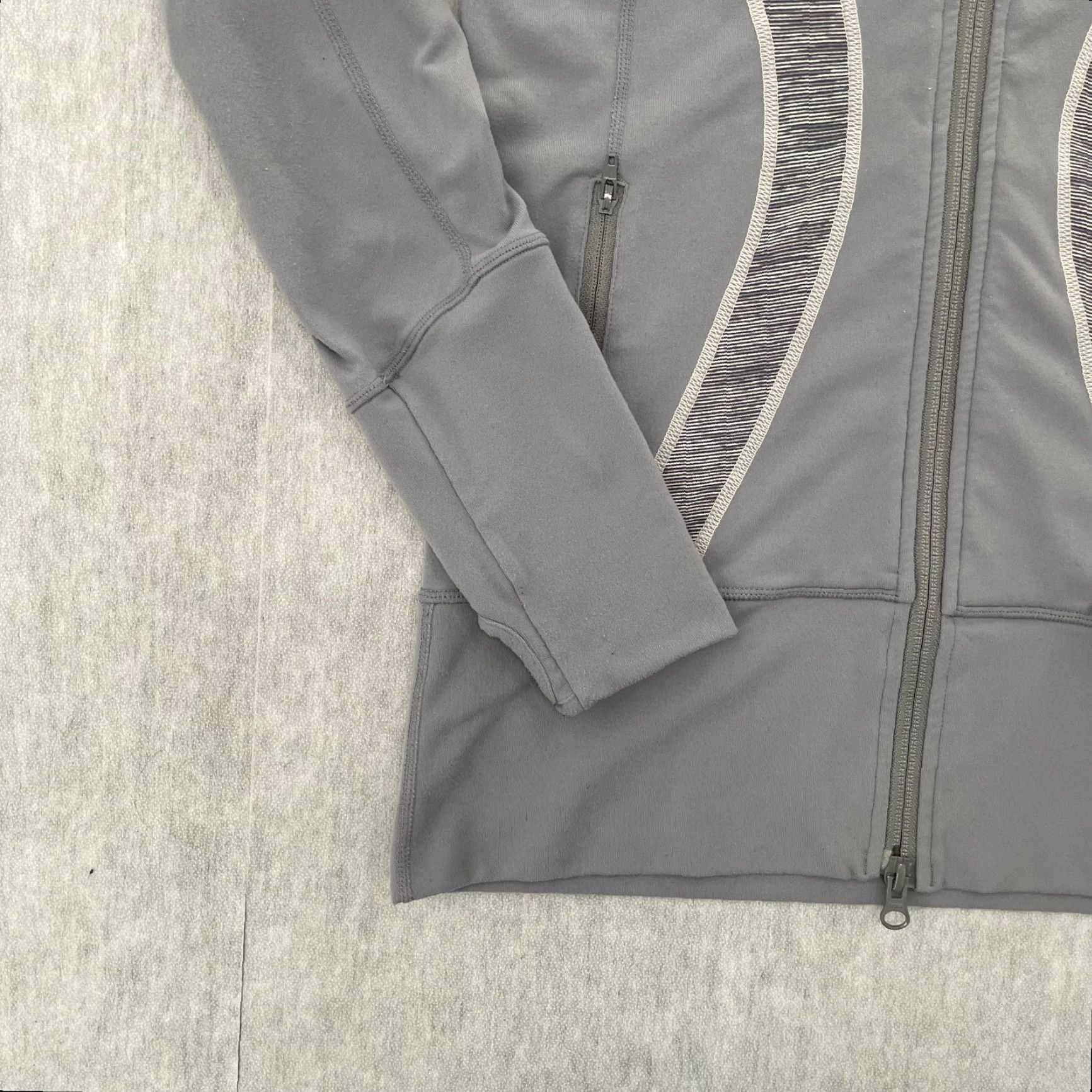 Lululemon Lululemon Scuba Jacket Womens 4 Gray Full Zip Funnel Neck Athletic Activewear Size S / US 4 / IT 40 - 5 Thumbnail