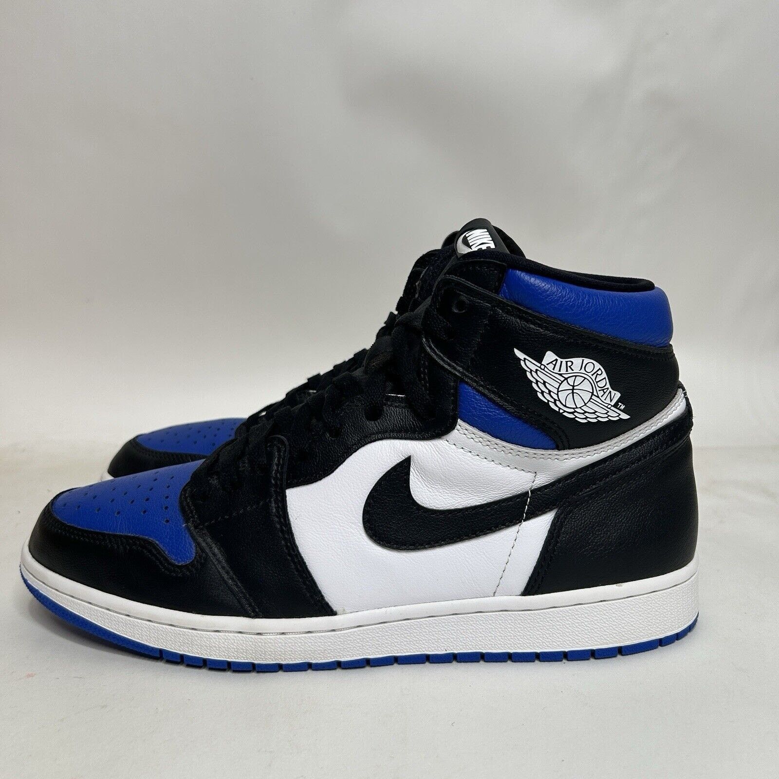 Jordan Brand Nike Shoes Air Jordan 1 Retro High OG “Royal Toe” 555088-041 Size US 11 / EU 44 - 6 Thumbnail