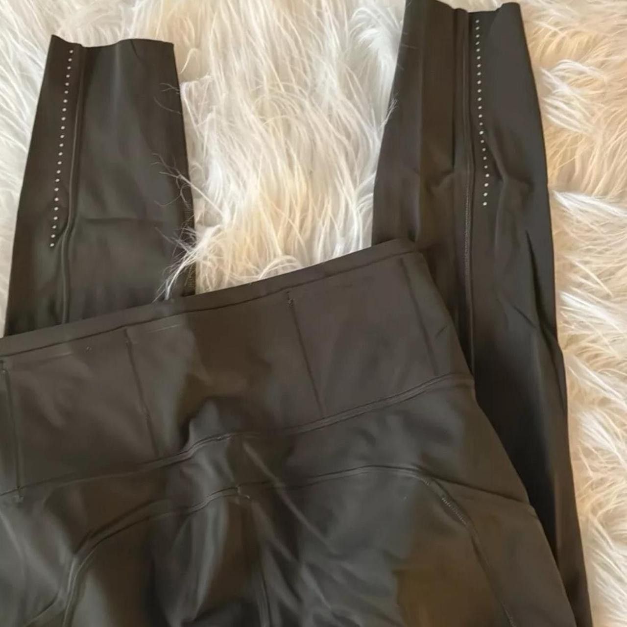 Lululemon Lululemon dark olive leggings Size 27" / US 4 / IT 40 - 6 Thumbnail