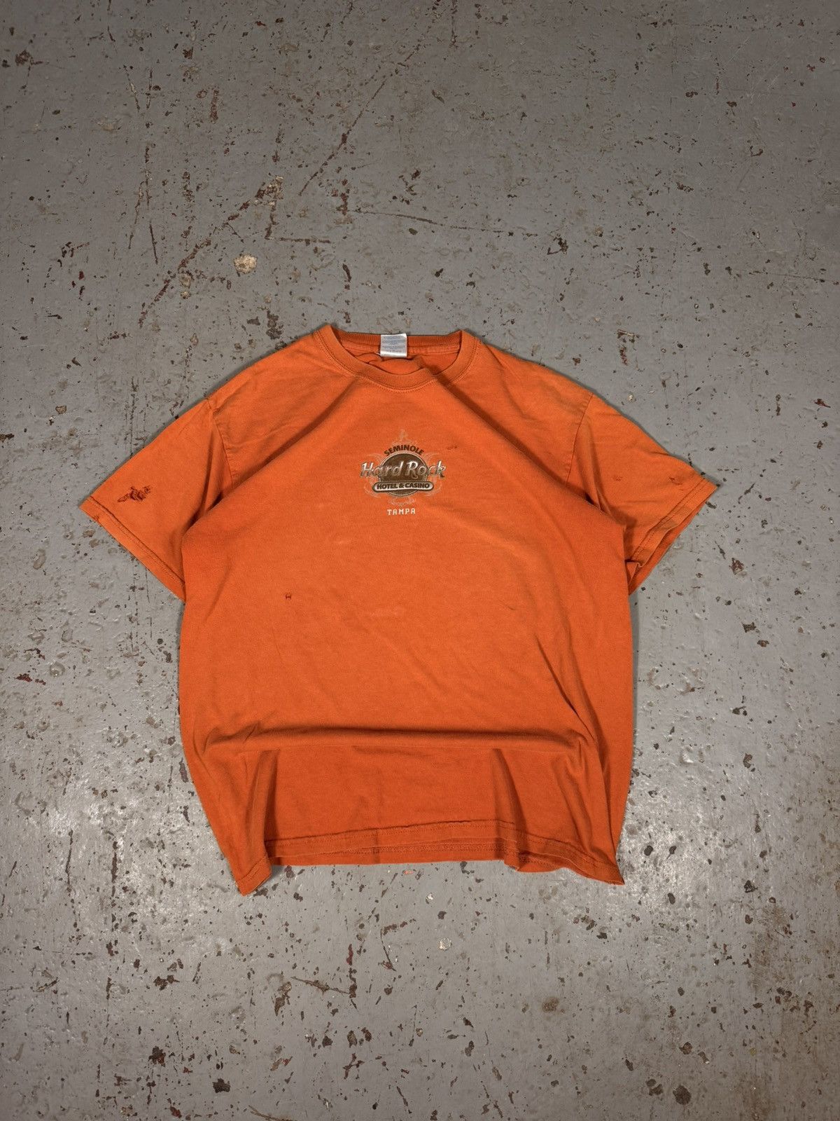 Vintage Vintage Thrashed Hard Rock Cafe Tampa Tee Size US L / EU 52-54 / 3 - 4 Thumbnail