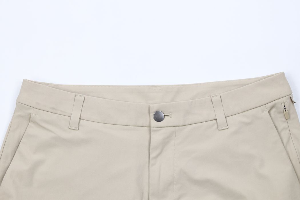 Beige Commission 7 shorts, Lululemon