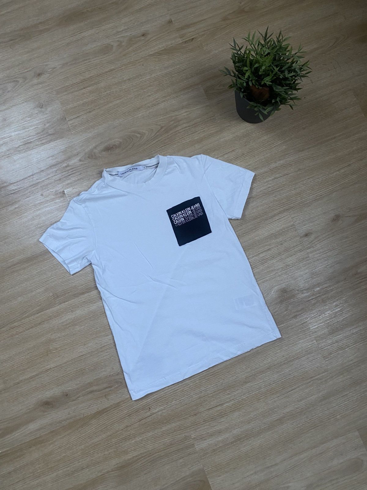 Calvin Klein Calvin Klein white tee (XS) Size US XS / EU 42 / 0 - 1 Thumbnail