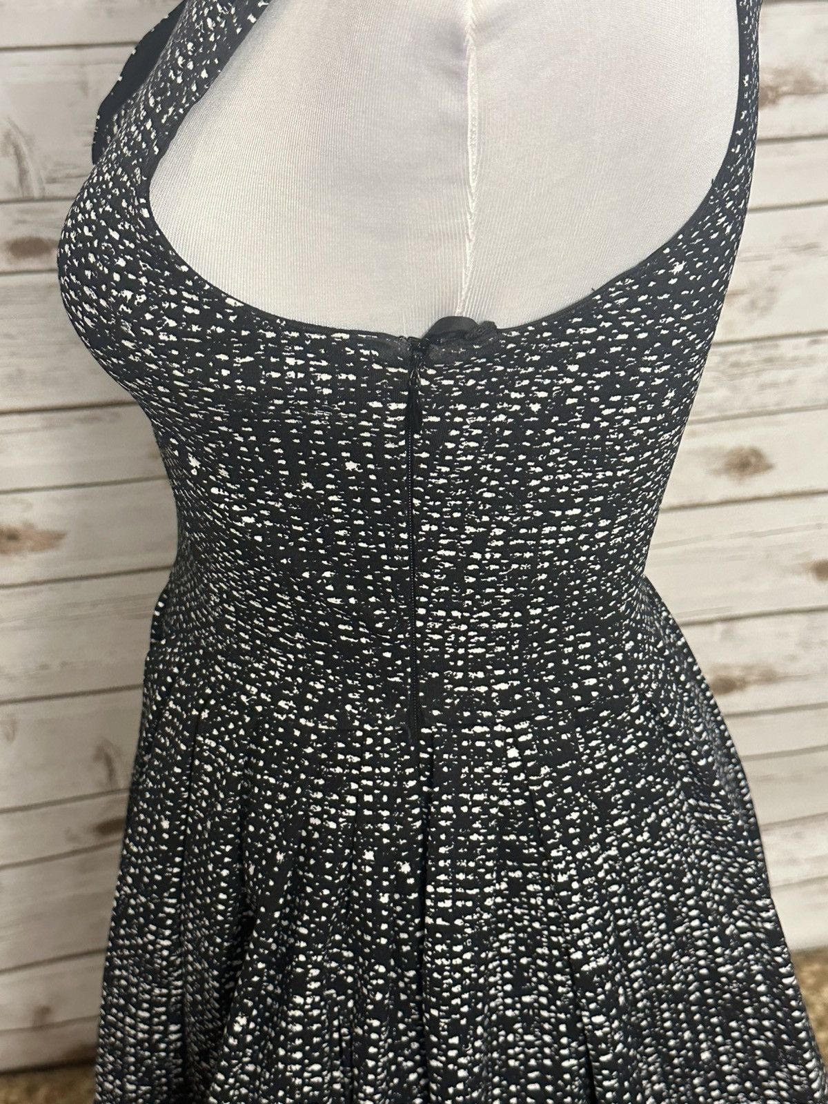 cinq a sept black/white sleeveless cutout dress Size 0